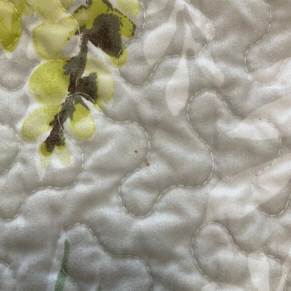 Grey/Yellow Floral Print Quilt - Picture 4 of 4